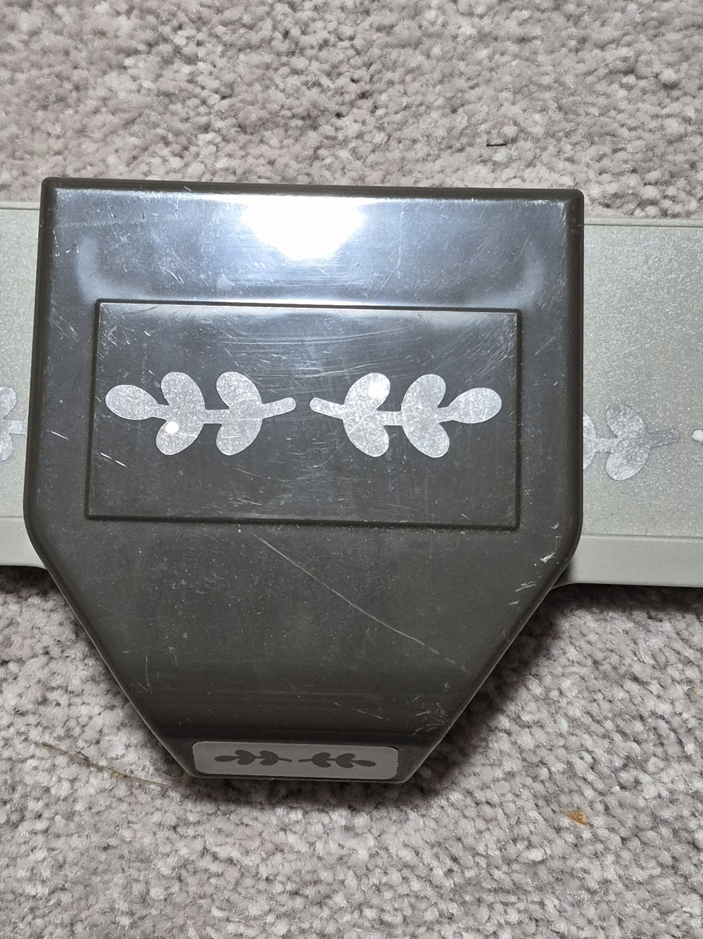 Stampin' Up! Gray Leaf Border Punch